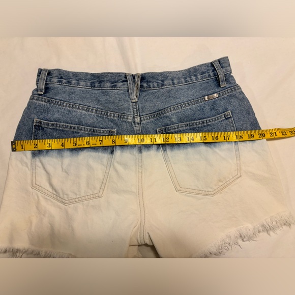 Kancan dark blue to white ombré button fly denim distressed shorts, XL - Picture 4 of 10